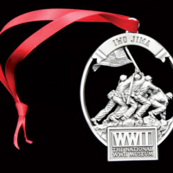WWII the national WWII museum medal with people model